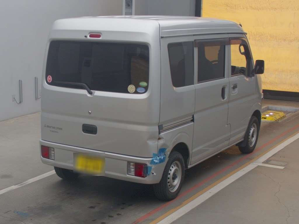 2018 Mitsubishi Minicab Van DS17V[1]