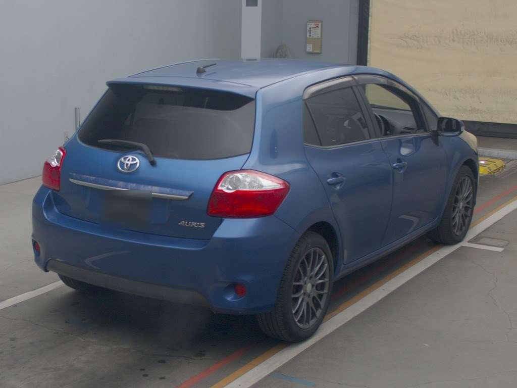 2010 Toyota Auris NZE151H[1]