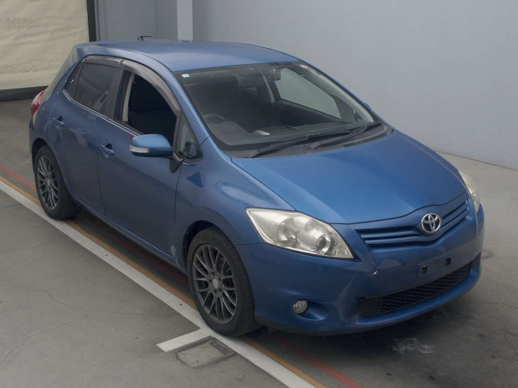 2010 Toyota Auris NZE151H[2]