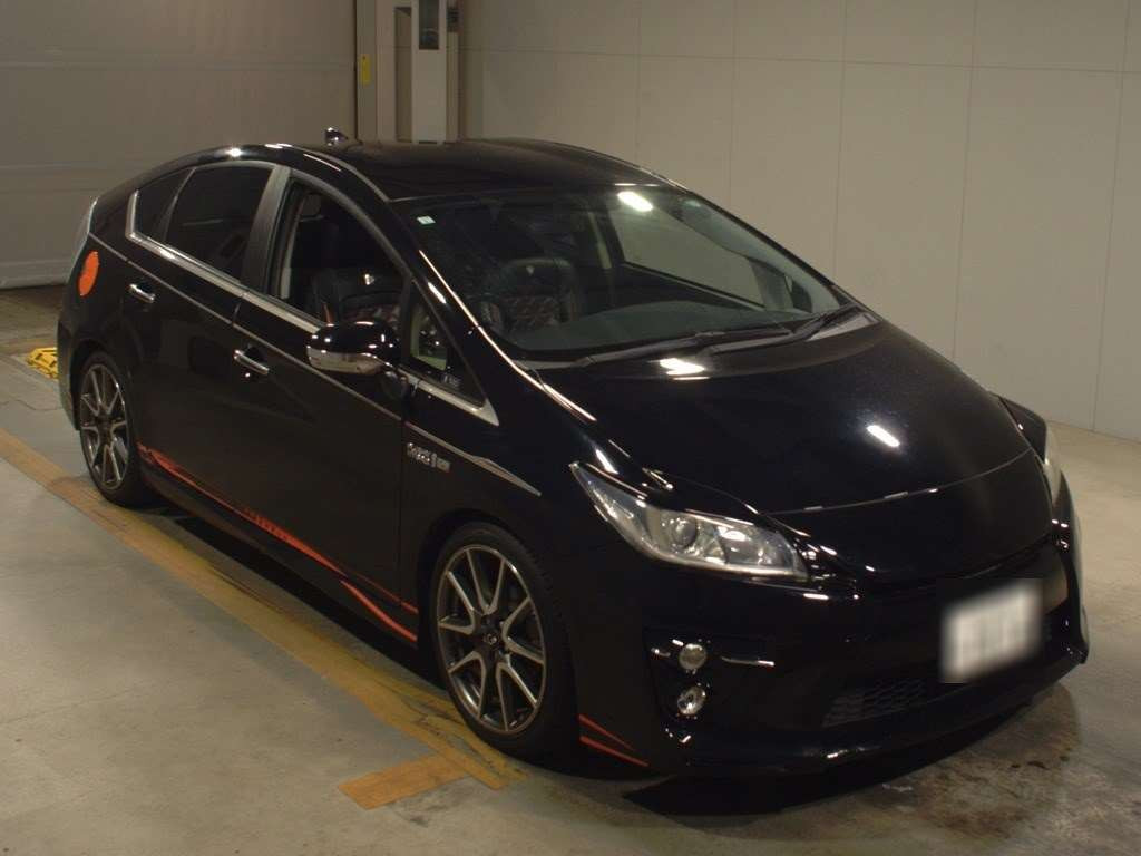 2012 Toyota Prius PHV ZVW35[2]