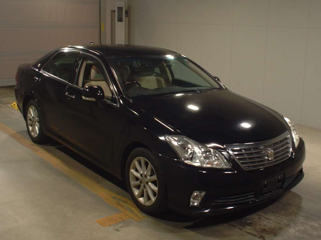 2011 Toyota Crown GRS202[2]