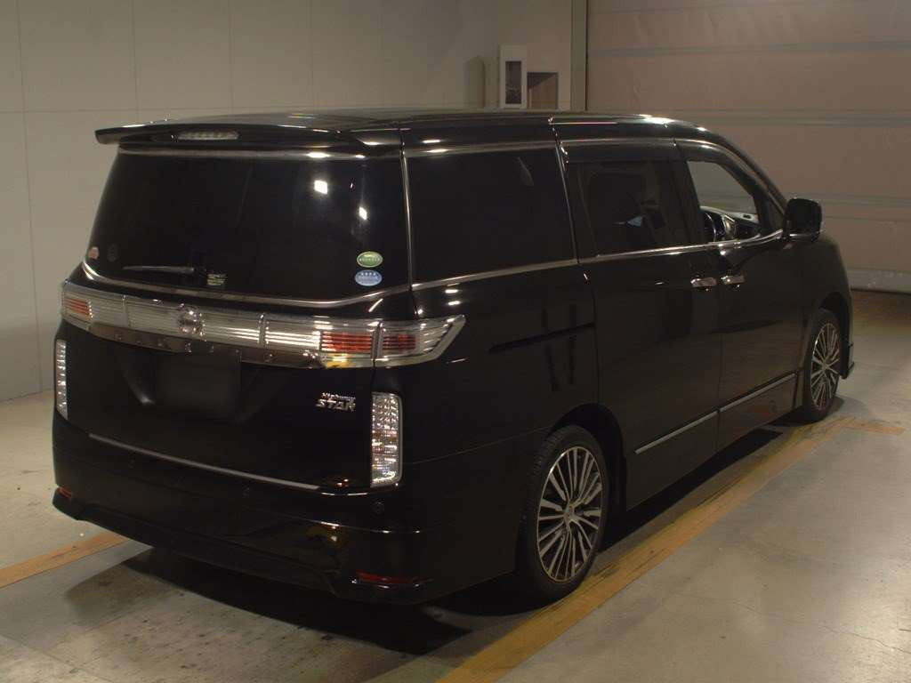 2014 Nissan Elgrand PE52[1]