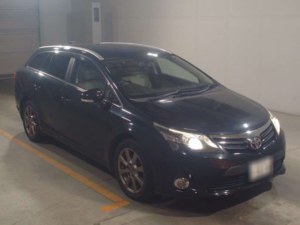 2013 Toyota Avensis Wagon ZRT272W[2]