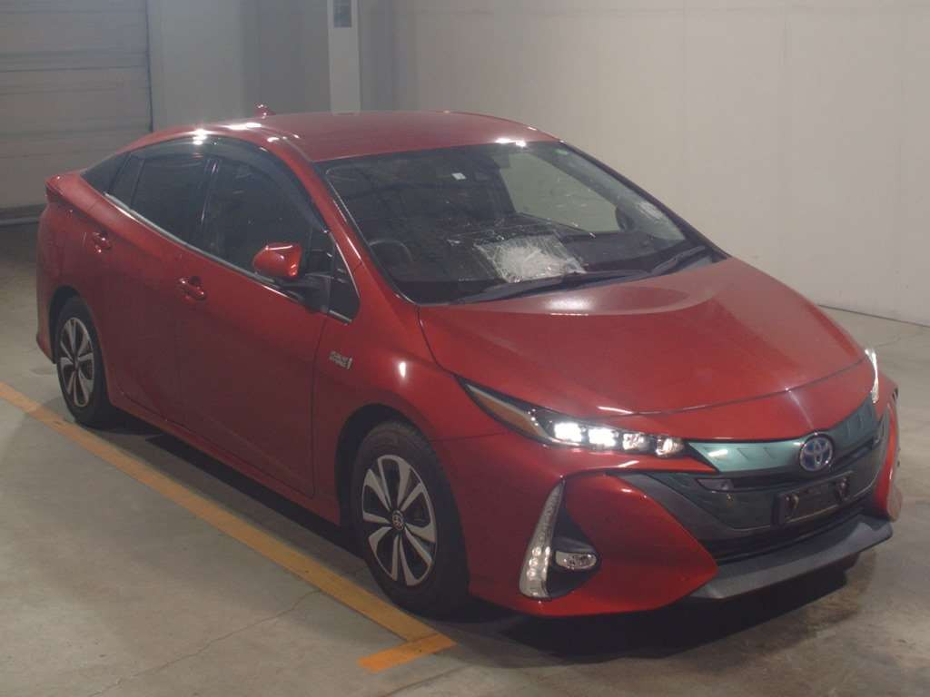 2018 Toyota Prius PHV ZVW52[2]