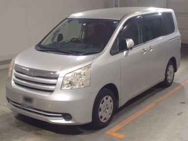 2010 Toyota Noah