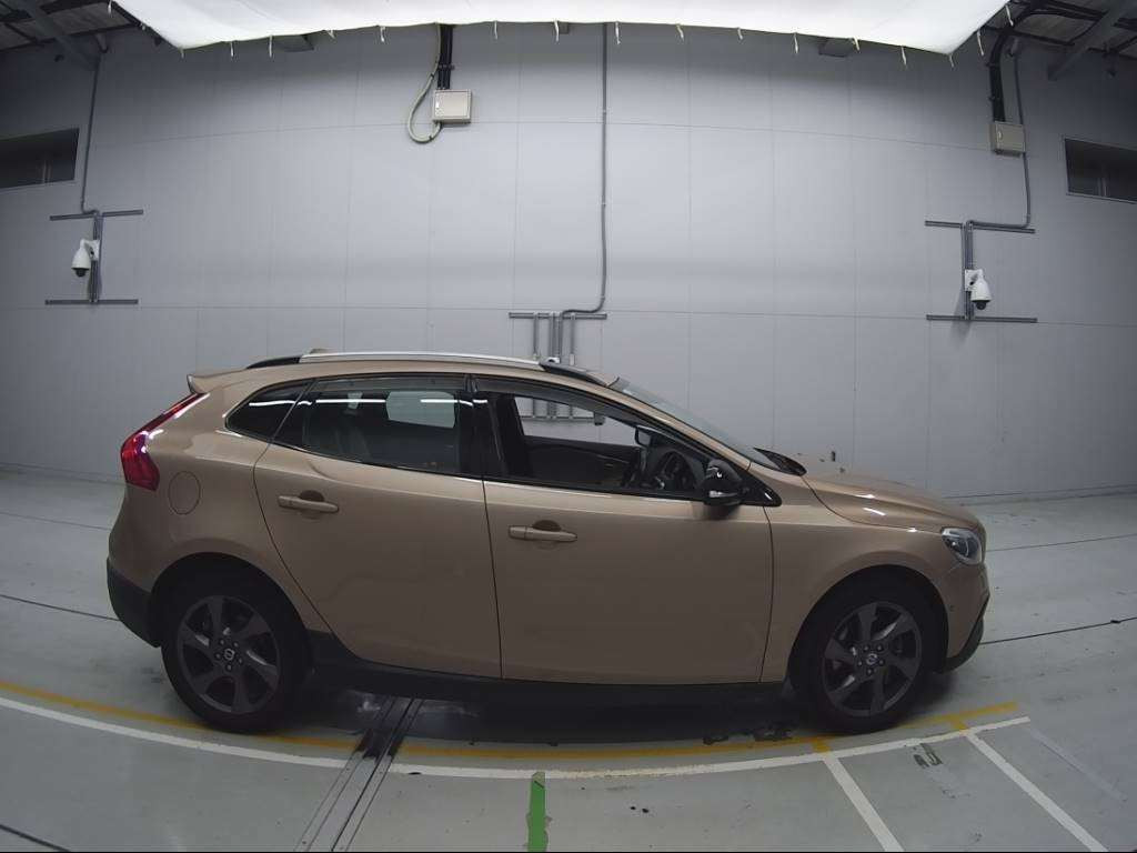 2014 Volvo V40 MB5204T[2]