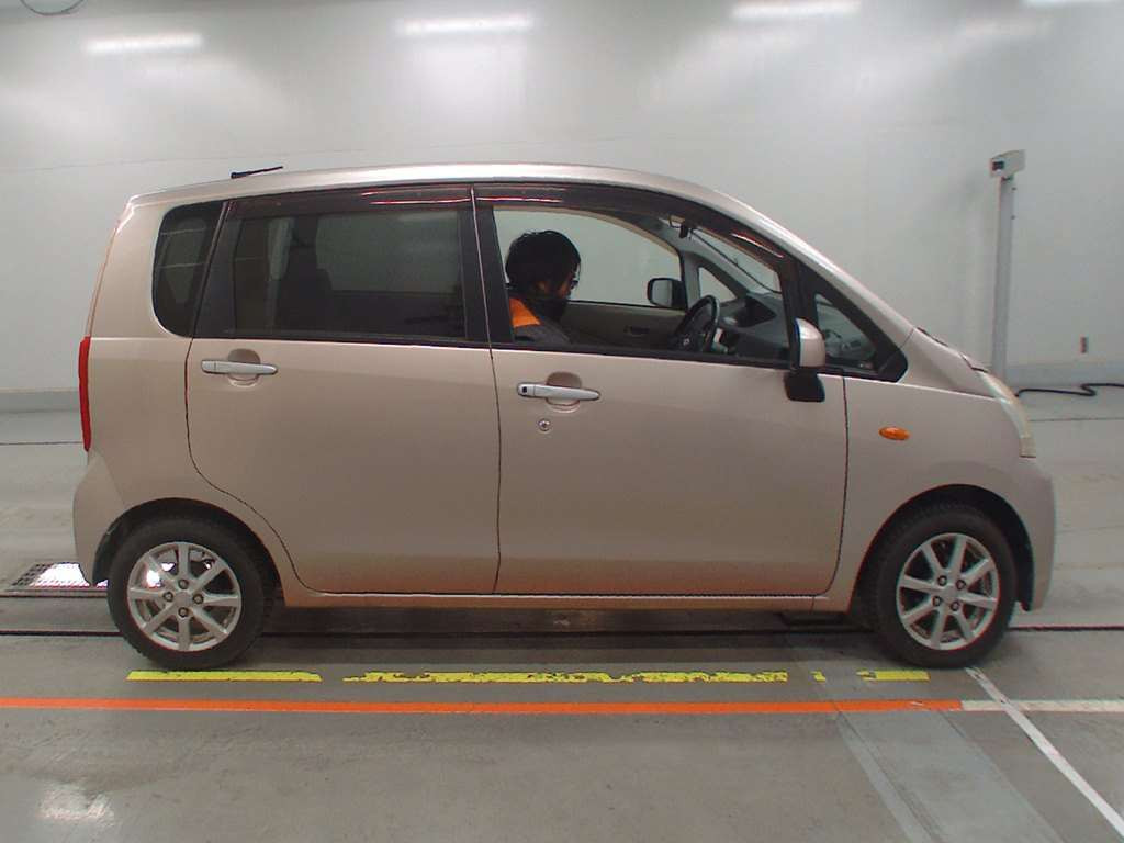 2011 Daihatsu Move LA100S[2]