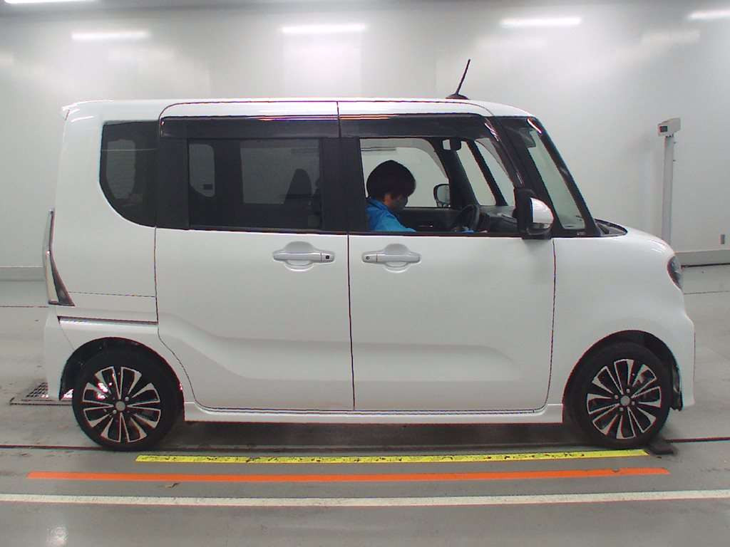 2020 Daihatsu Tanto Custom LA660S[2]