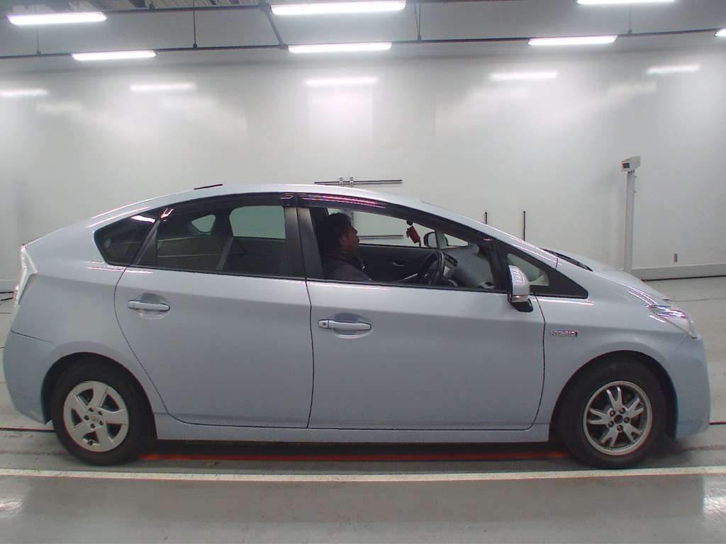 2011 Toyota Prius ZVW30[2]