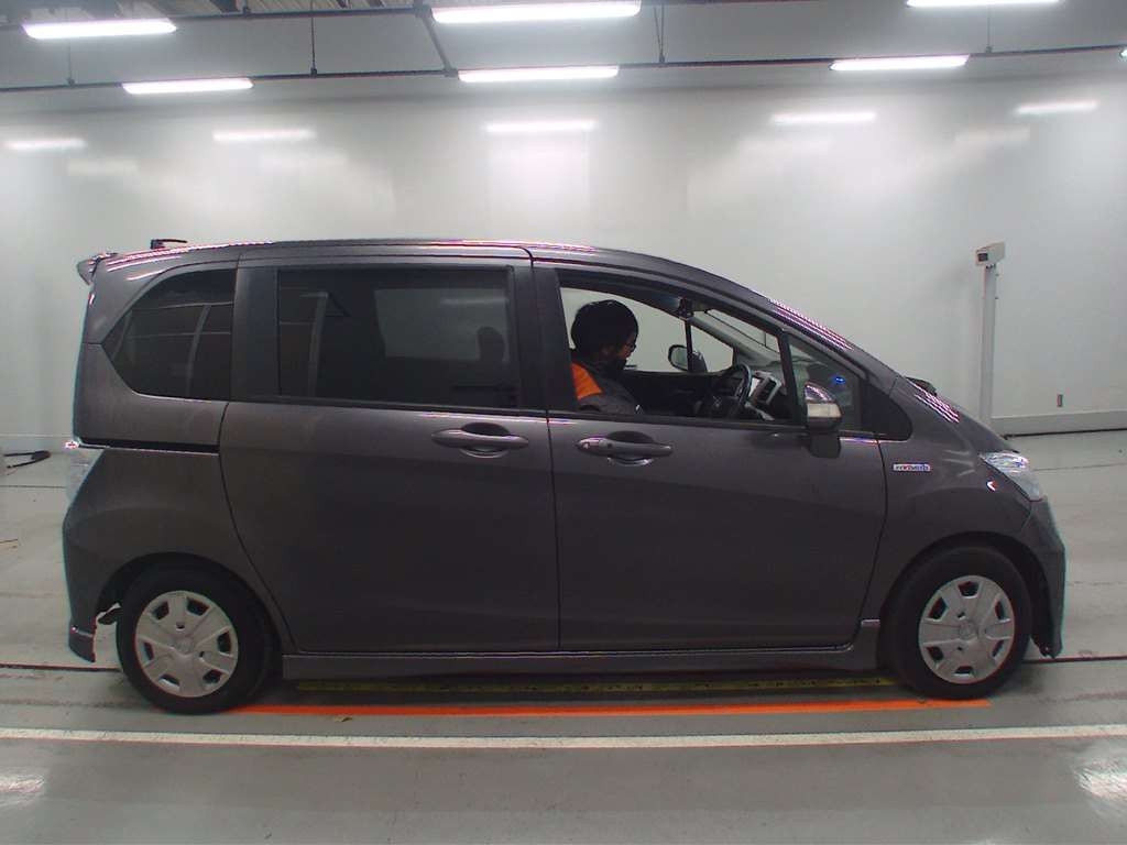 2013 Honda Freed hybrid GP3[2]