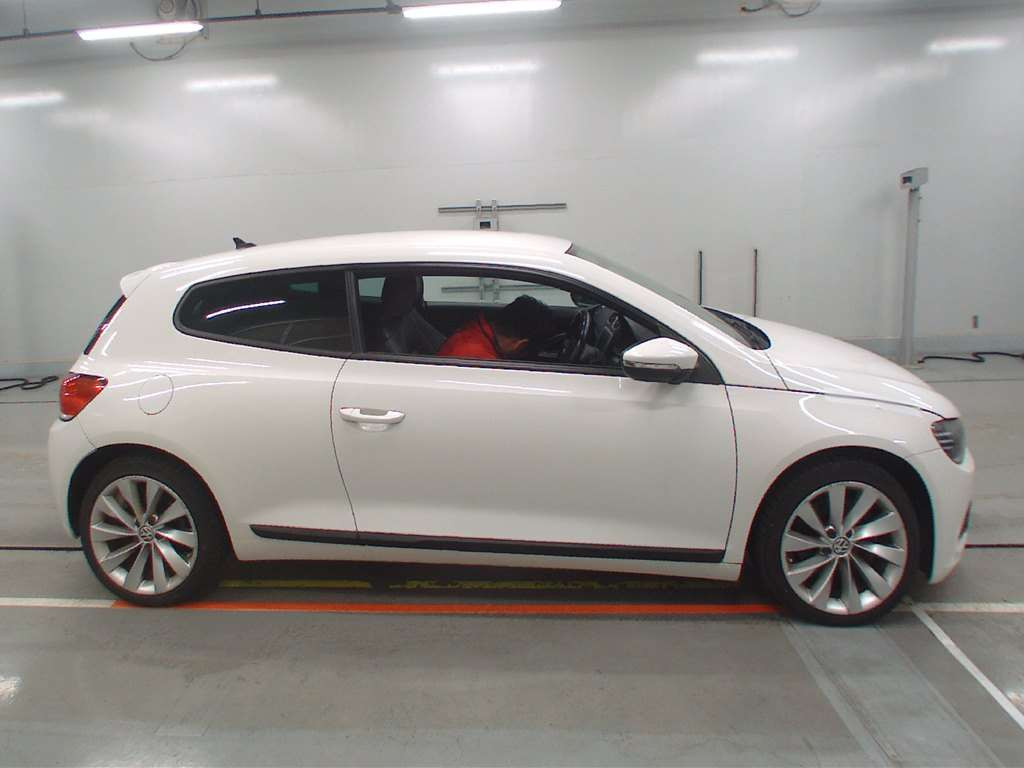 2009 Volkswagen Scirocco 13CAW[2]