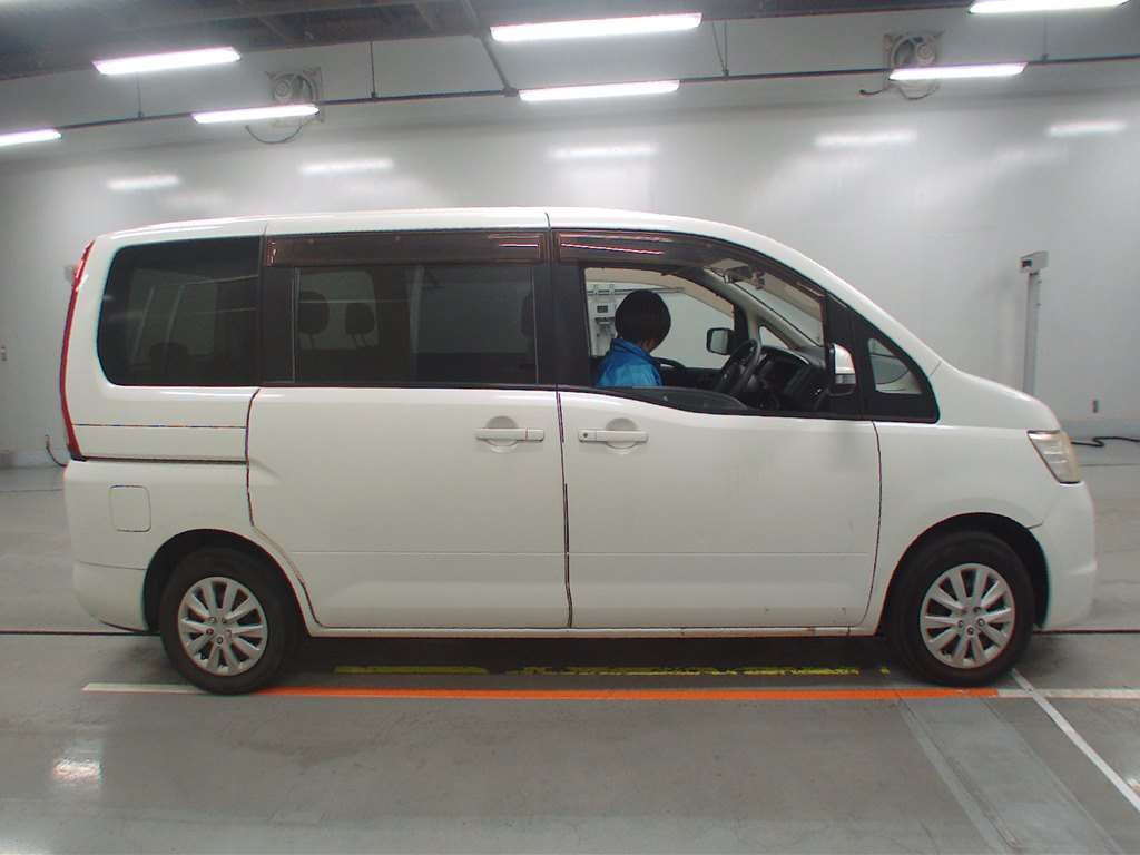 2009 Nissan Serena C25[2]