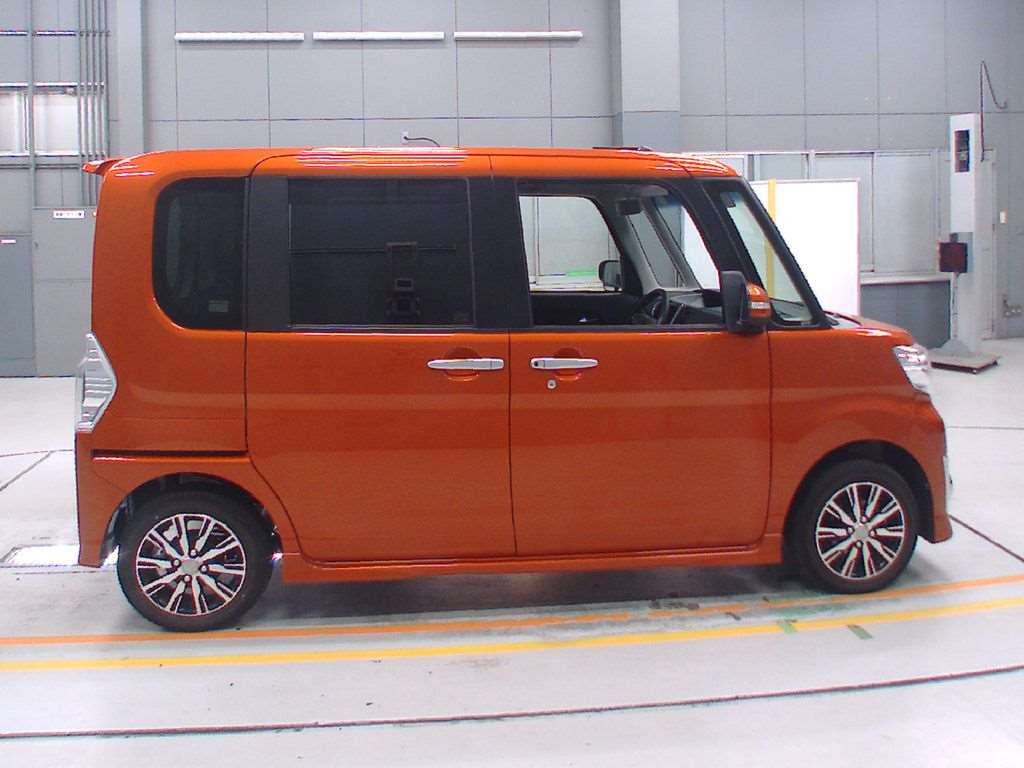 2015 Daihatsu Tanto LA600S[2]