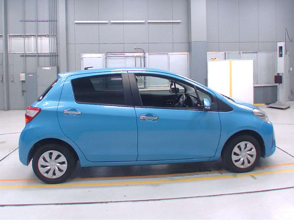 2017 Toyota Vitz KSP130[2]