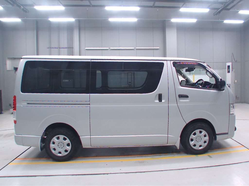 2019 Toyota Hiace Van GDH201V[2]