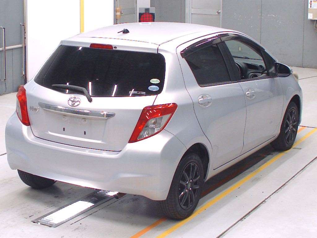 2013 Toyota Vitz NSP130[1]