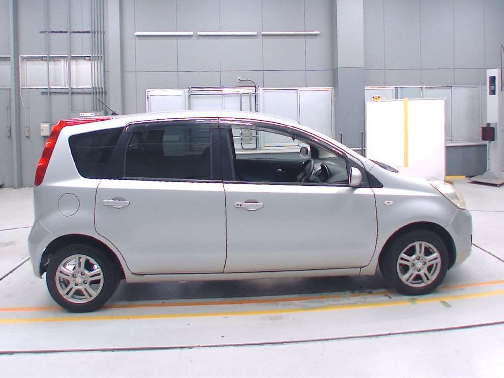 2011 Nissan Note E11[2]