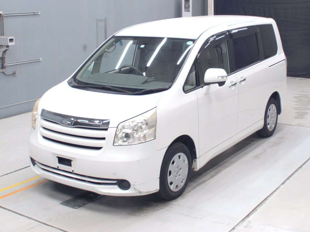 2010 Toyota Noah ZRR70G[0]