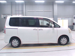 2010 Toyota Noah