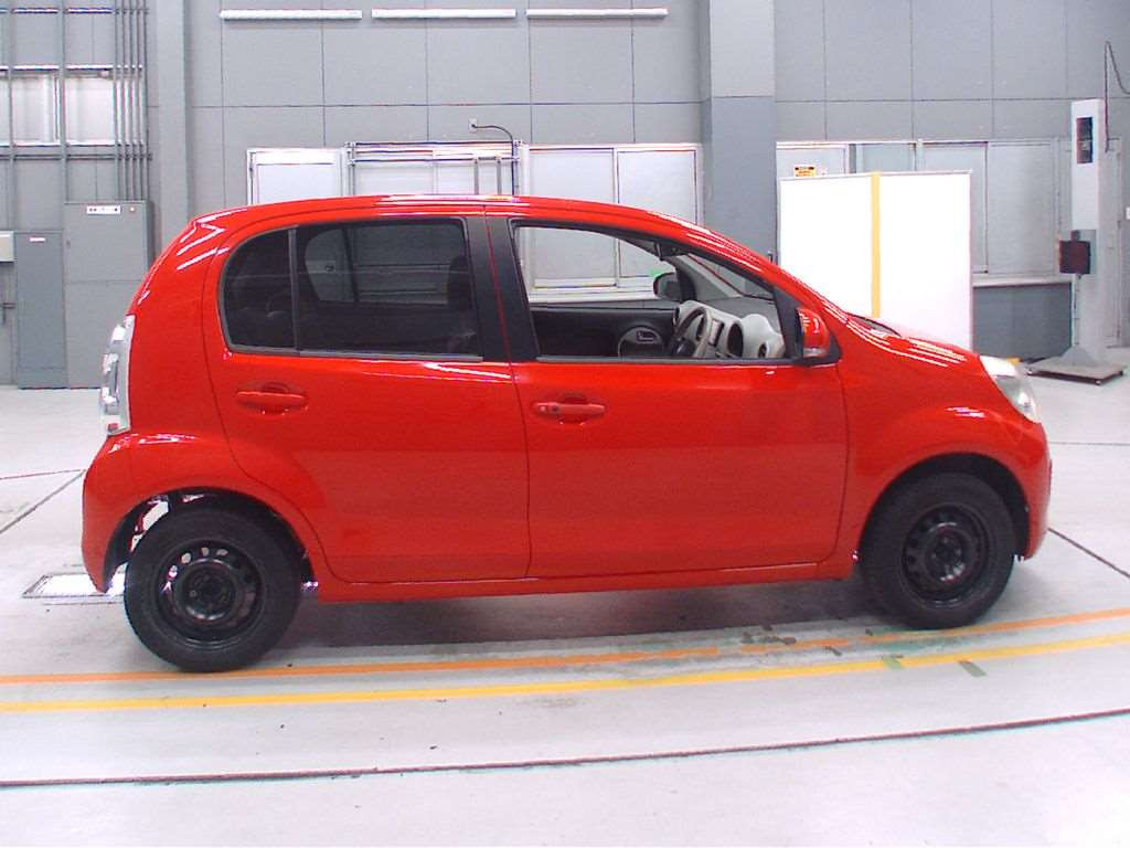 2011 Toyota Passo KGC30[2]