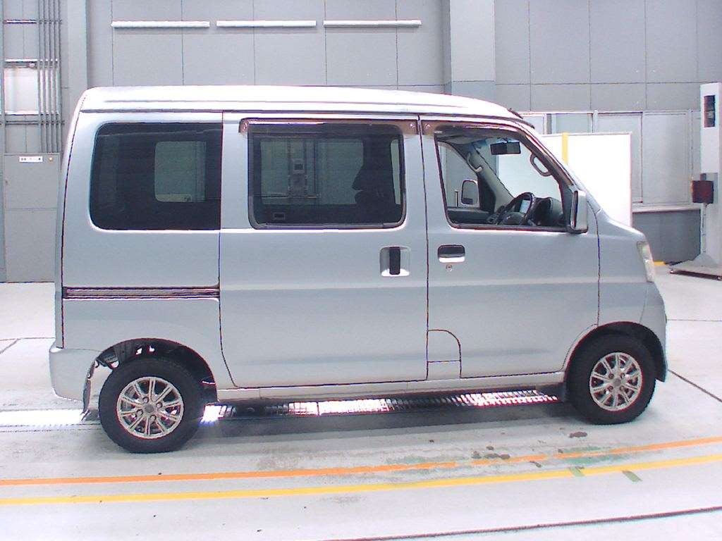 2013 Daihatsu Hijet Cargo S331V[2]