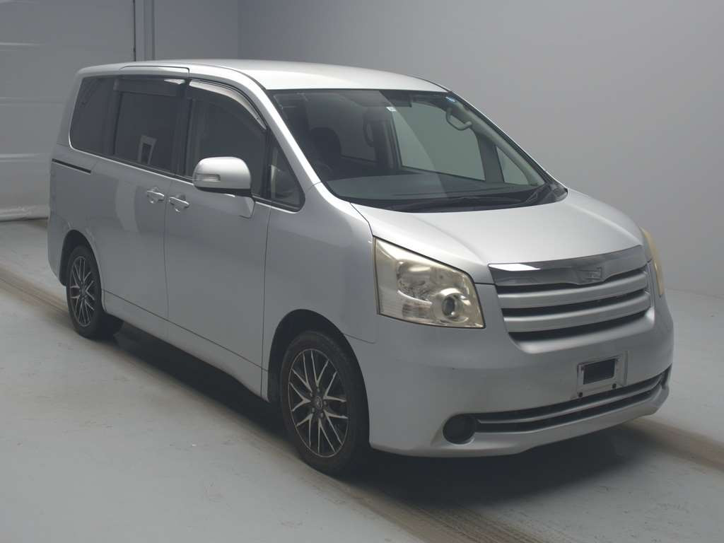 2007 Toyota Noah ZRR70G[2]