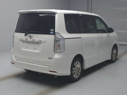 2010 Toyota Voxy