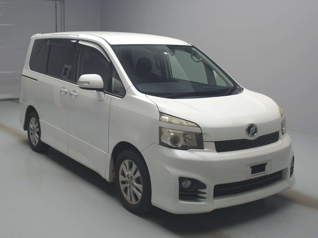 2010 Toyota Voxy ZRR70W[2]