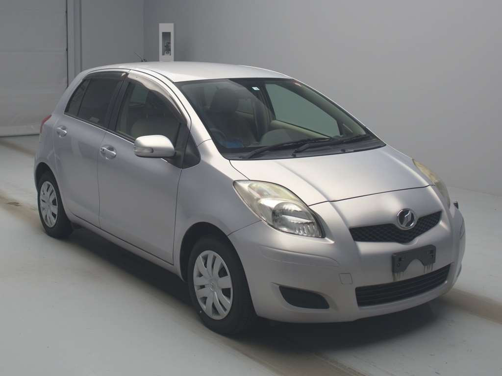 2010 Toyota Vitz SCP90[2]