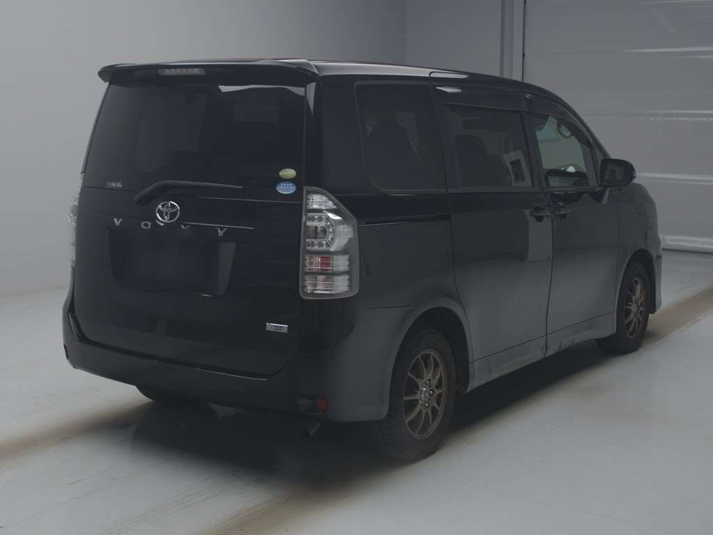 2010 Toyota Voxy ZRR70G[1]