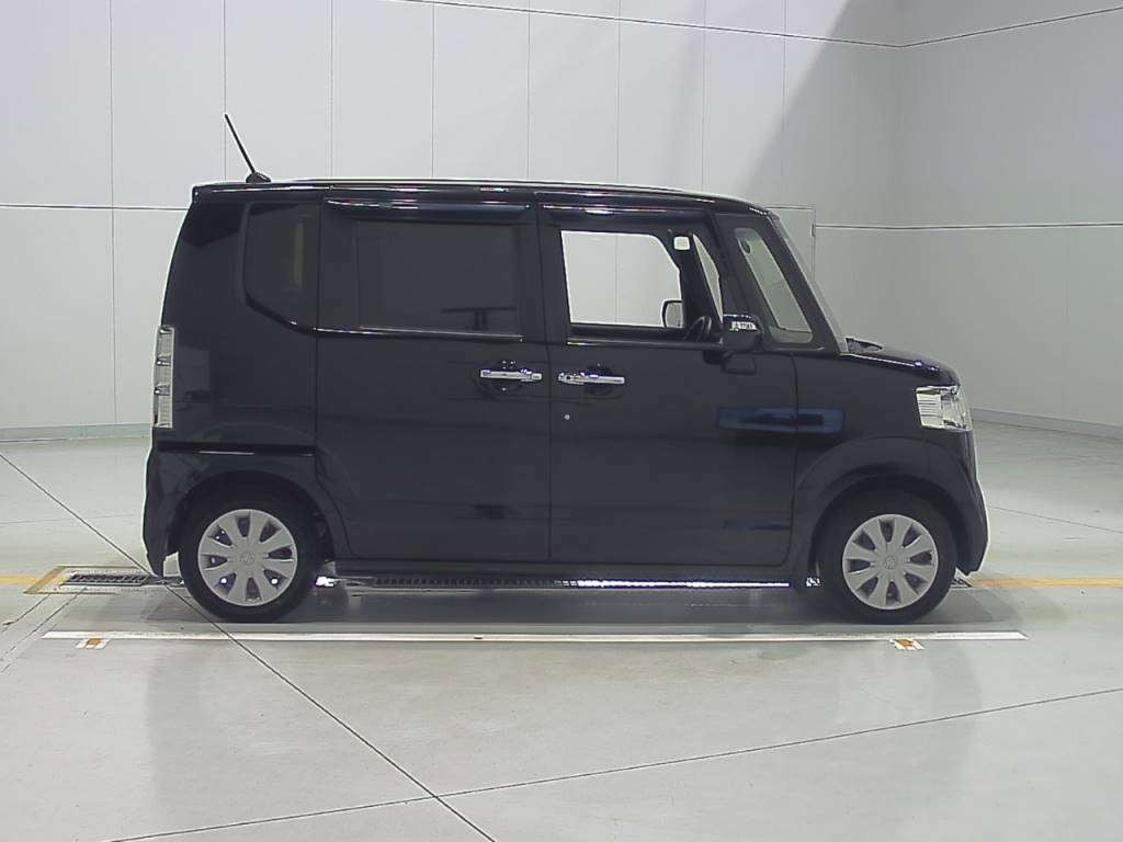 2017 Honda N-BOX JF1[2]