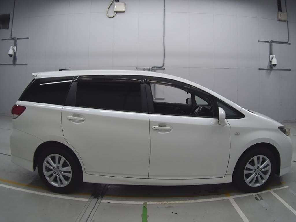 2010 Toyota Wish ZGE20W[2]