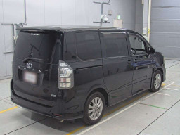 2010 Toyota Voxy