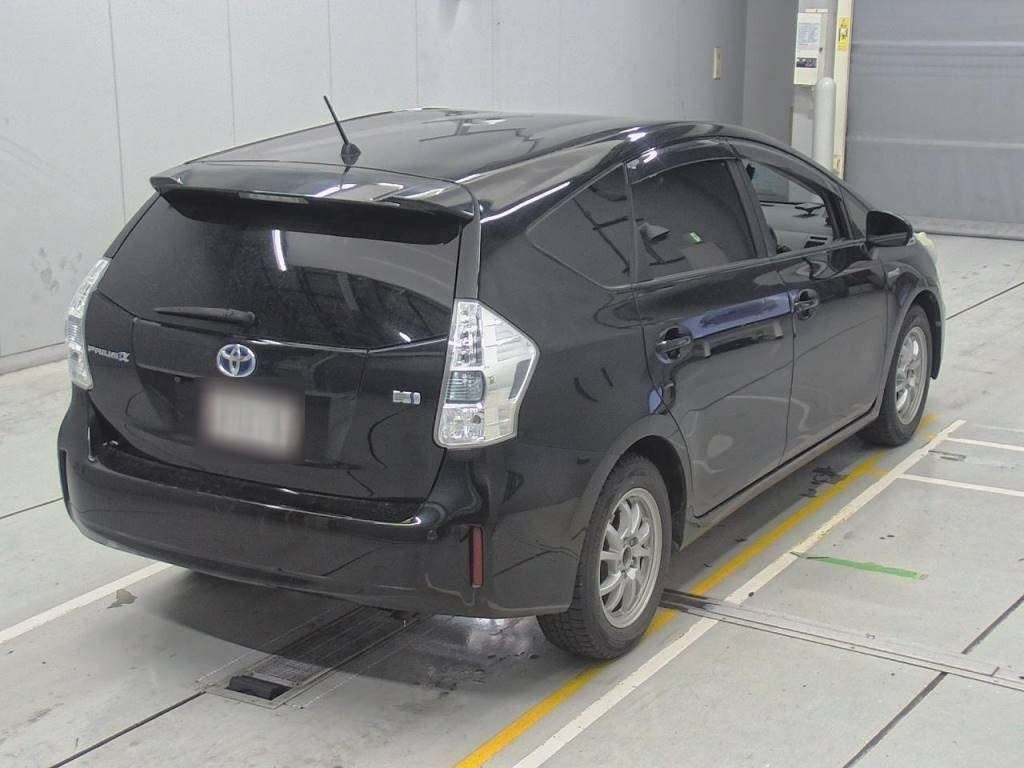 2013 Toyota Prius alpha ZVW40W[1]