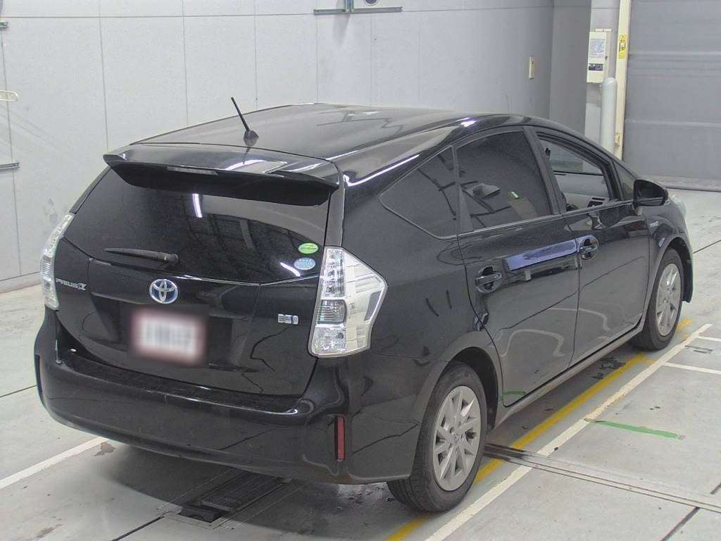 2012 Toyota Prius alpha ZVW41W[1]