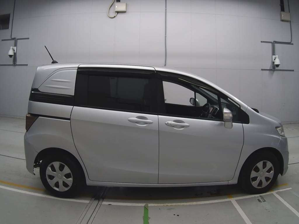 2012 Honda Freed Spike GB3[2]