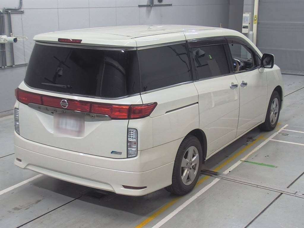 2011 Nissan Elgrand TE52[1]