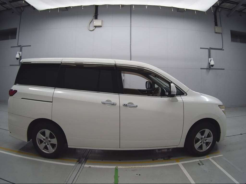 2011 Nissan Elgrand TE52[2]