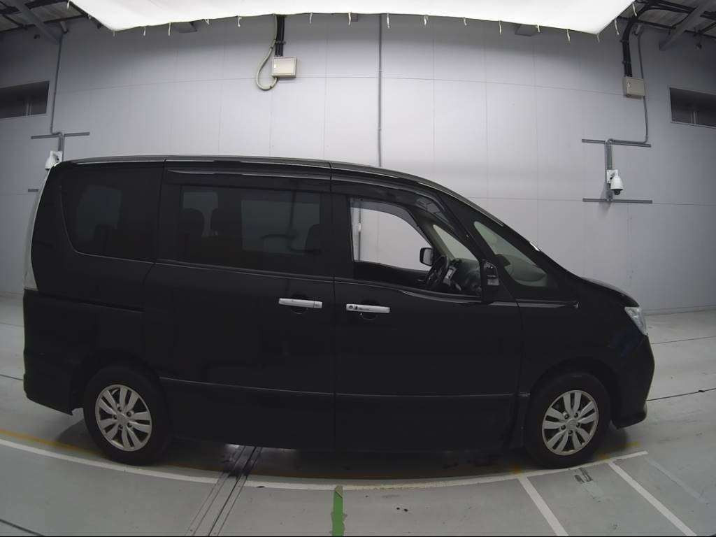 2013 Nissan Serena FNC26[2]