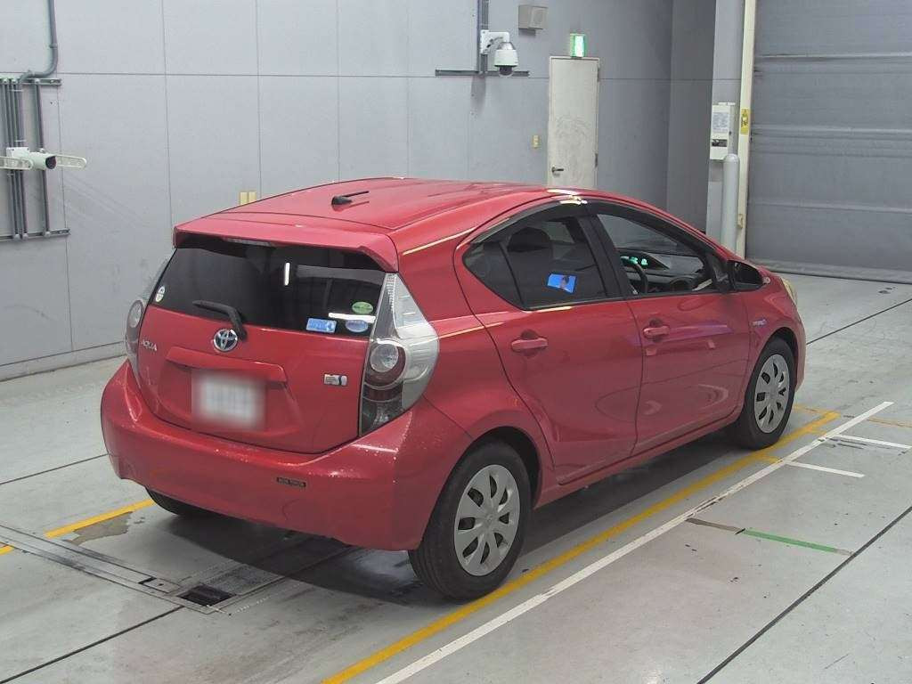 2012 Toyota Aqua NHP10[1]