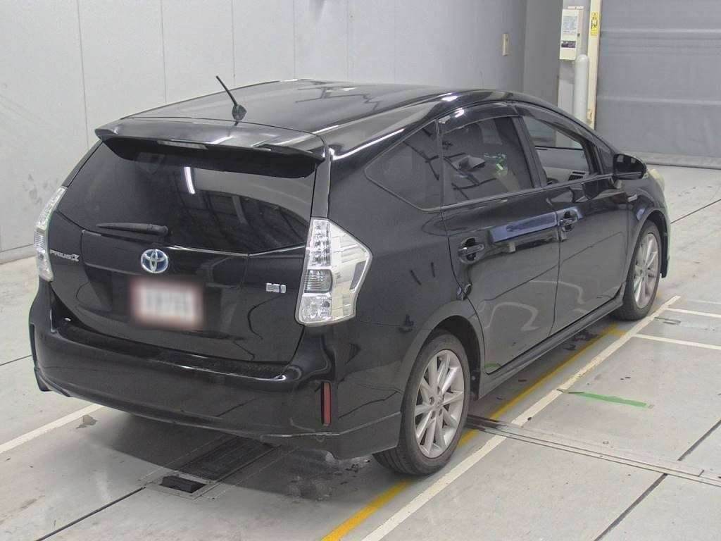 2012 Toyota Prius alpha ZVW41W[1]