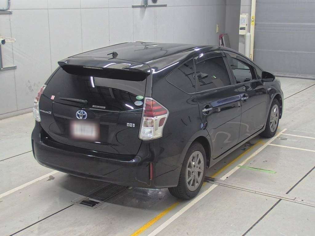 2016 Toyota Prius alpha ZVW41W[1]