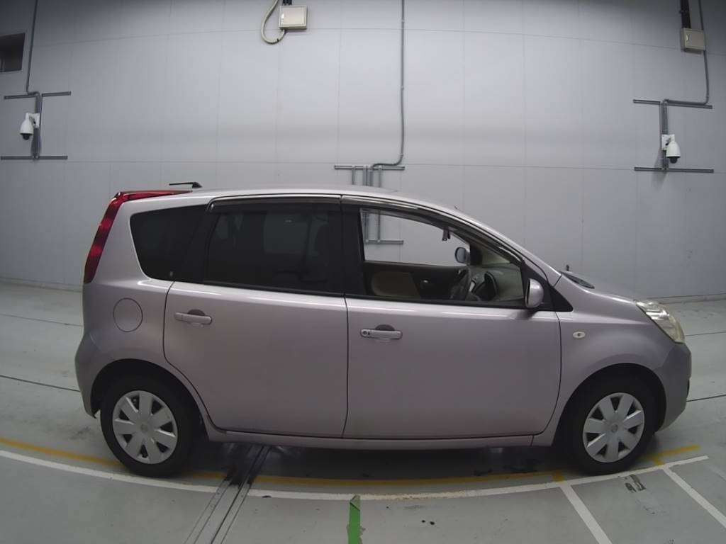 2010 Nissan Note E11[2]