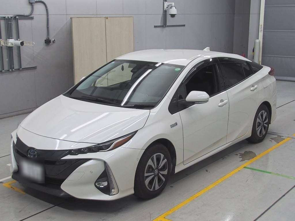 2019 Toyota Prius PHV ZVW52[0]