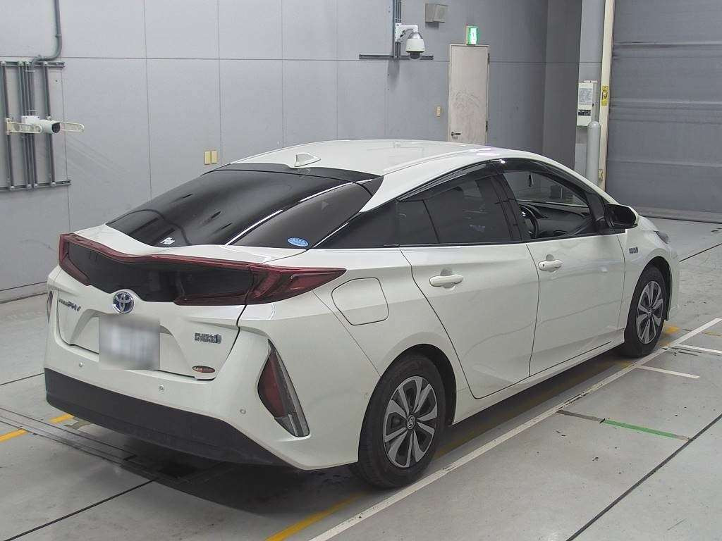 2019 Toyota Prius PHV ZVW52[1]