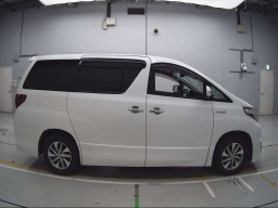 2013 Toyota Alphard Hybrid