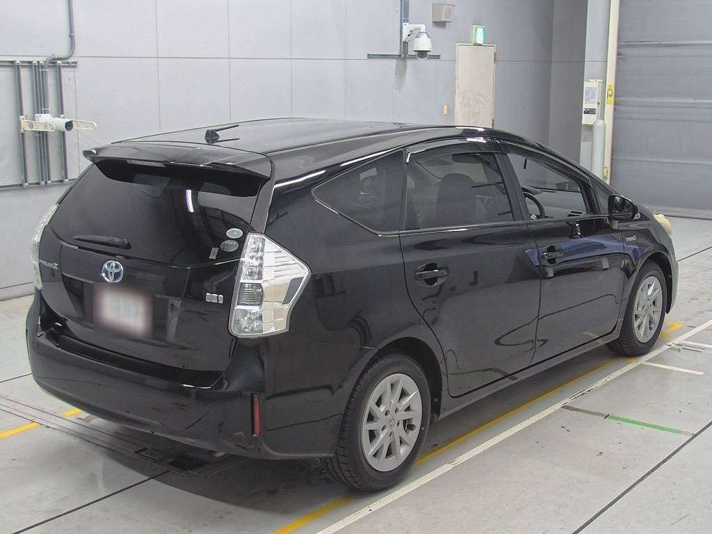 2012 Toyota Prius alpha ZVW41W[1]