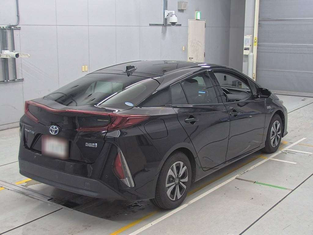 2019 Toyota Prius PHV ZVW52[1]