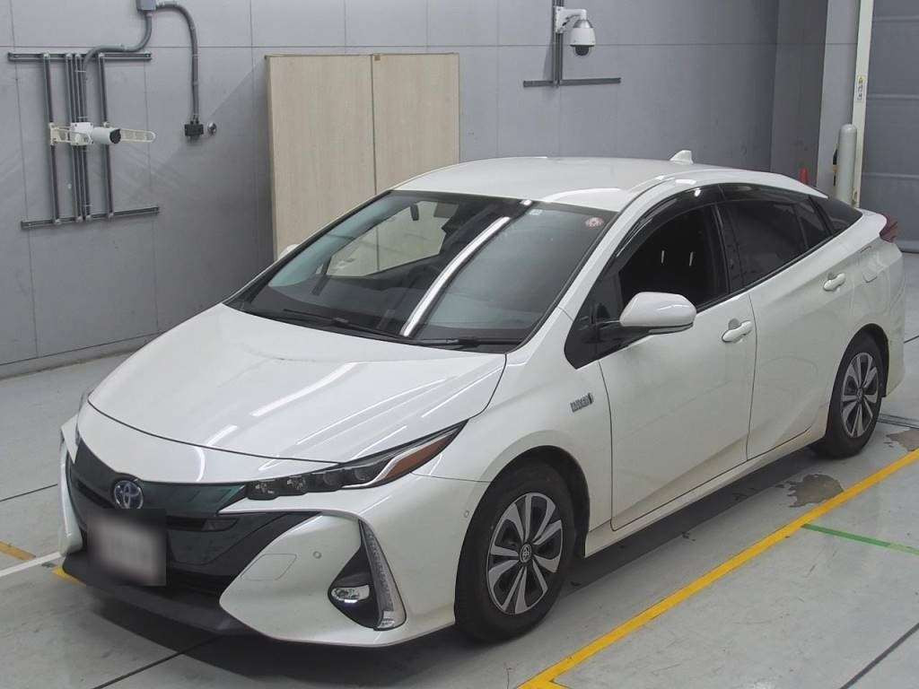 2017 Toyota Prius PHV ZVW52[0]