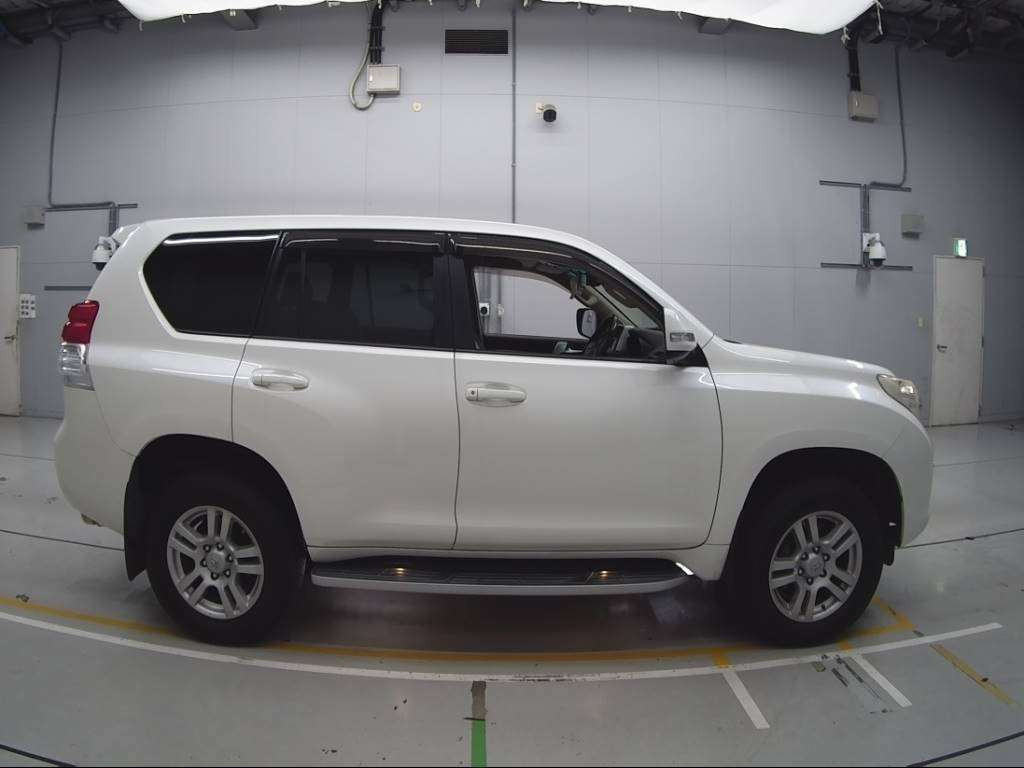 2011 Toyota Land Cruiser Prado GRJ151W[2]